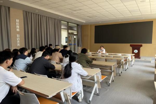 公司召开毕业生就业工作推进会